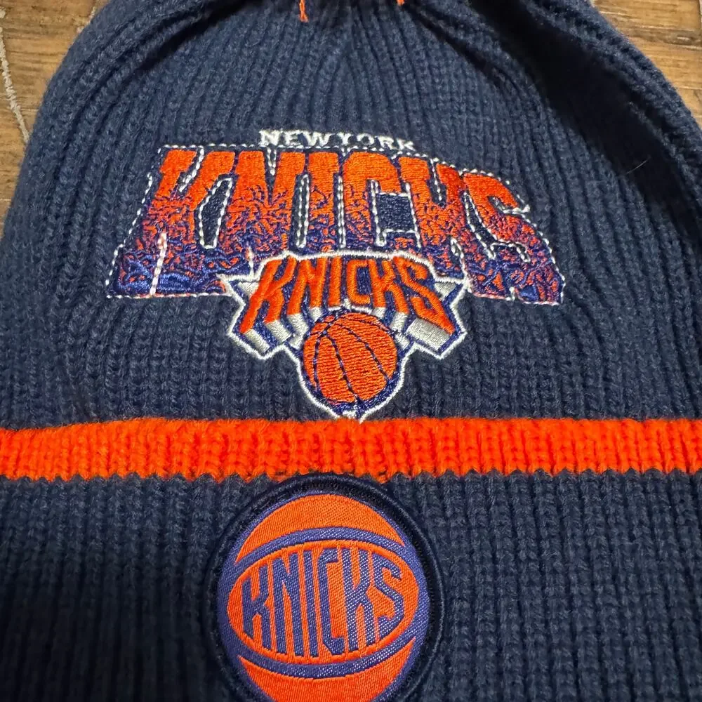 NBA New York Knicks Youth Knit Pom Beanie Hat Size 5-9 Years NWT Kids